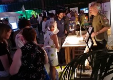 Gezellige drukte bij de stand van Peka Kroef